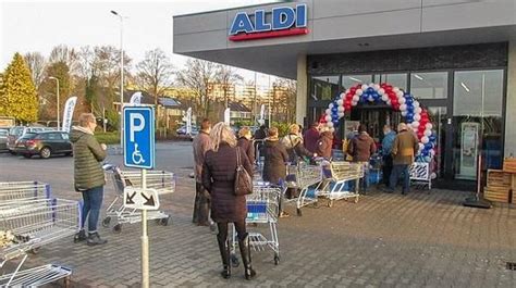 aldi smilde opent feestelijk nieuwe winkel