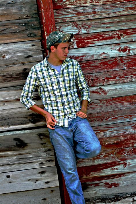 country boy barn wall  photography  ideas  yall senior
