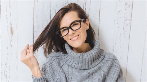 What To Look For And To Avoid In Hairstyles When You Wear Glasses Or