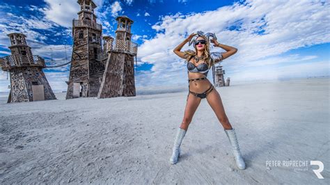 our favorite models show us how to make burning man chic galore