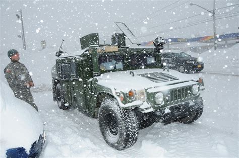 york national guard members assist  snow prepare   floods