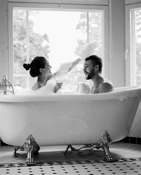 Pin By Sabine Rondissime On Kissandlove Bath Couple Couple Bath