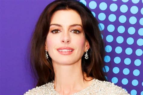 “surprise From Me” Anne Hathaway Showed A Candid Selfie Taken In Bed