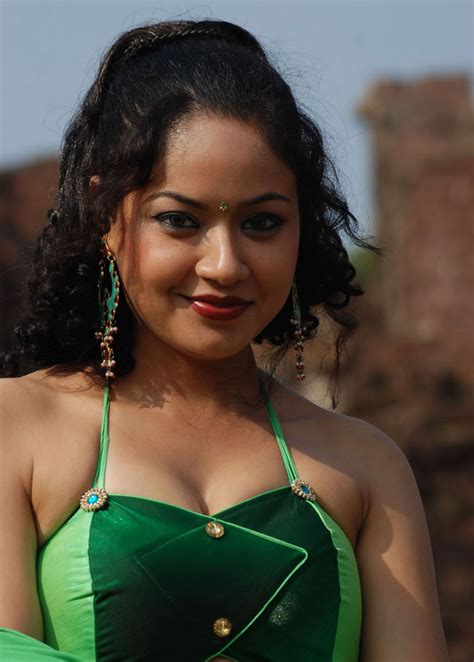 actress anu poorva latest hot navel still gallery