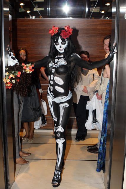 Human Statue Bodyart Halloween New Years Eve And Other