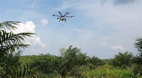 simak  kerja  kelebihan drone sprayer pertanian terra agri