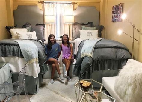 15 Unique Ways Ole Miss Girls Are Decorating Their Dorm