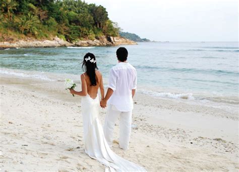 planning a wedding abroad make sure you tie the knot without a hitch