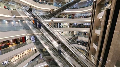 hong kong shopping centre rents   rise  good sales prospects