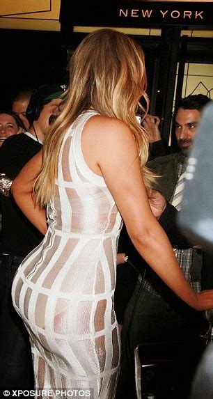 khloé kardashian shows her big behind in super tight
