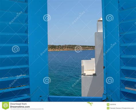 finestra blu del crete fotografia stock immagine  spiaggia