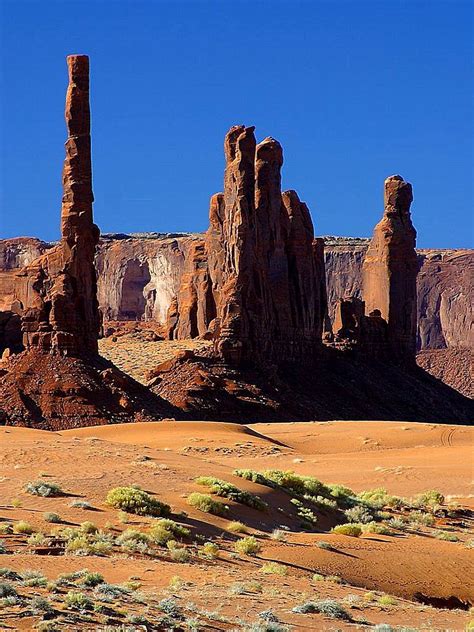 picture totem pole monument valley
