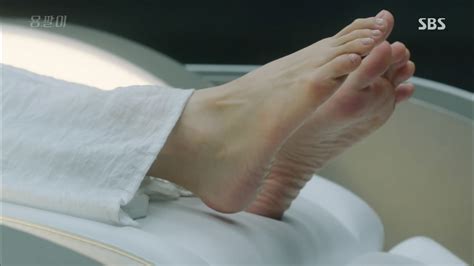 Kim Tae Hees Feet