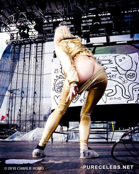 yolandi visser shows off her pussy and ass on a stage