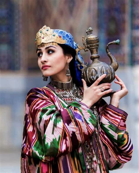 Uzbek Traditional Garment Uzbekistan Узбечка Этнические наряды