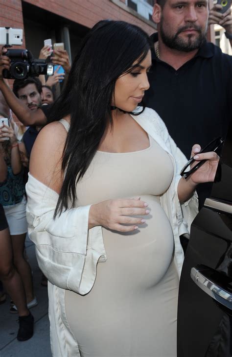 pregnant kim kardashian leaves her apartment in new york