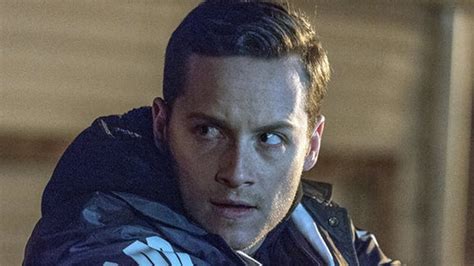 jesse lee soffer drops big bombshell  chicago pd finale    die