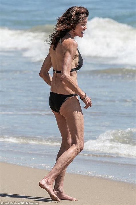 Wow 60 Year Old Janice Dickinson Flaunts Sexy Bikini Body
