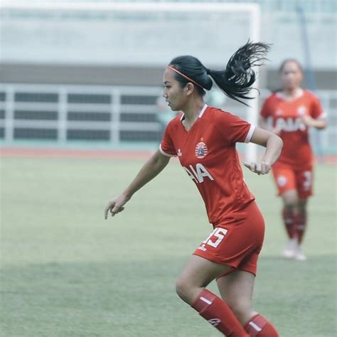 8 Rekomendasi Perlengkapan Pemain Bola Wanita Basia Putri Chaerulのfavlist