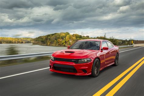 dodge challenger  charger srt hellcat vehicles   fastest   powerful muscle cars