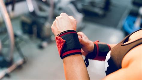 reasons    wear  wristband  lifting weights healthshots