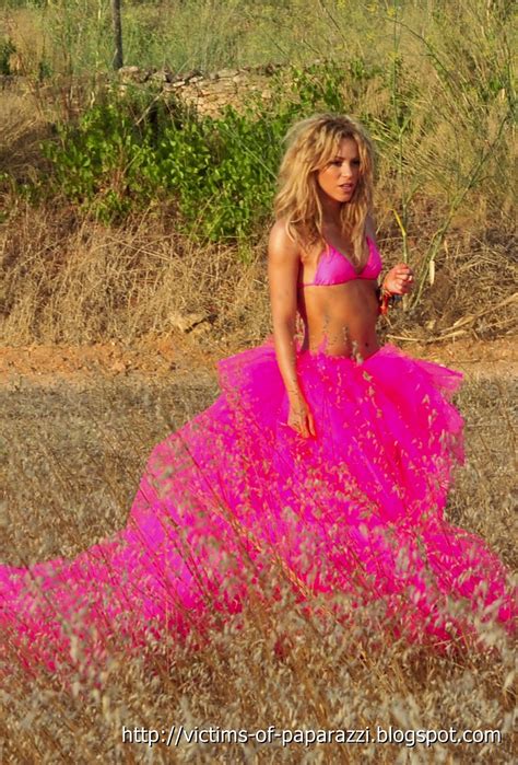 shakira pink bikini photoshoot ~ the victims of paparazzi