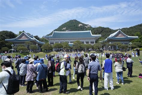 korea blue house opens  public  st time   years ap news