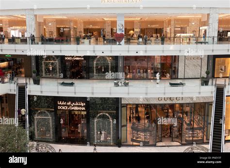 interior   extension   dubai mall  fashion avenue housing high  shops