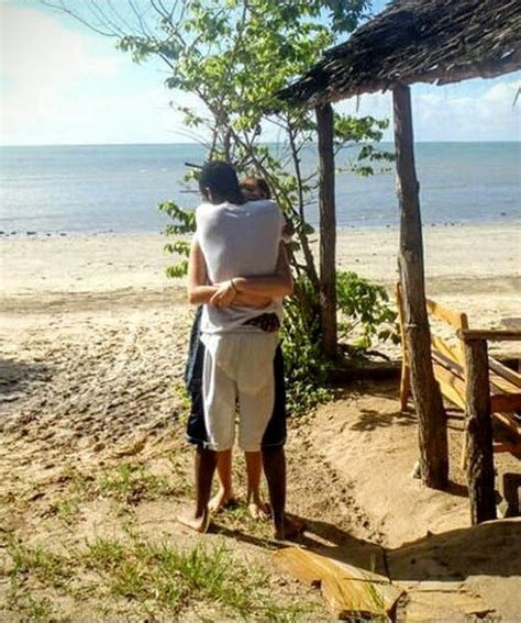 This Optical Illusion Of A Couple Hugging Is Confusing The