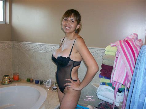 nina latina cleaning the tub february 2009 voyeur web