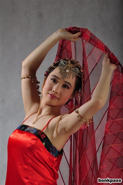 sweet chinese girl in traditional costume pichunter