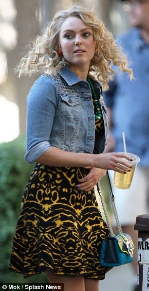 Annasophia Robb Rocks Yellow Patterned Frock On The Carrie
