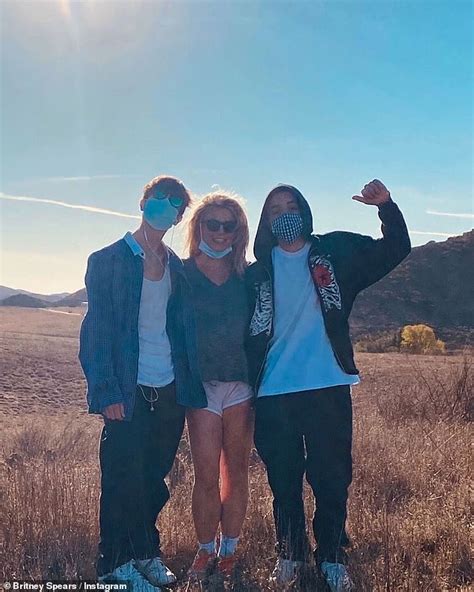 Britney Spears 39 Poses With Sons Sean Preston 15 And Jayden James