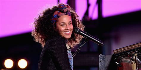 Here S Why Alicia Keys Stopped Wearing Makeup
