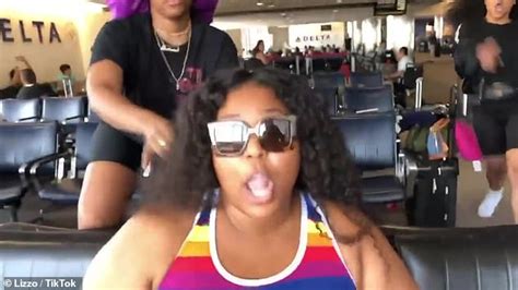 lizzo twerks in throwback video amid jillian michaels weight comments