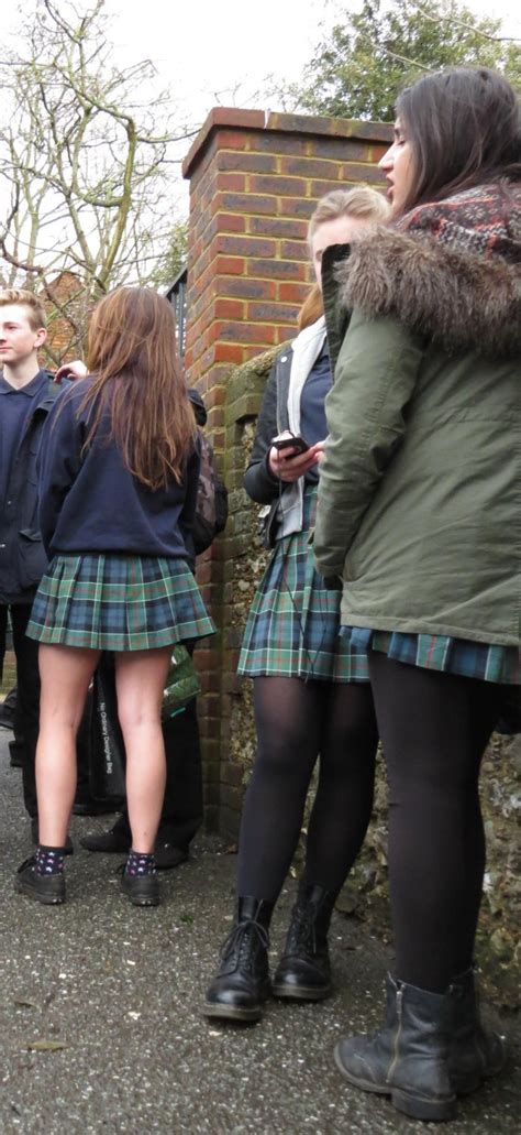 candid schoolgirl skirt