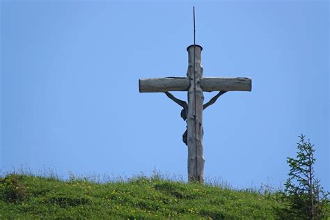 das kreuz symbol des christentums politik fuer kinder einfach
