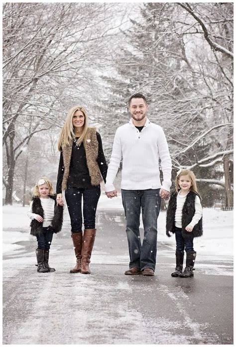 delightful christmas outfit ideas fall family picture outfits family portrait outfits