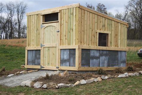 farms  chicken coop building  secure easy care coop chicken coop pallets chicken