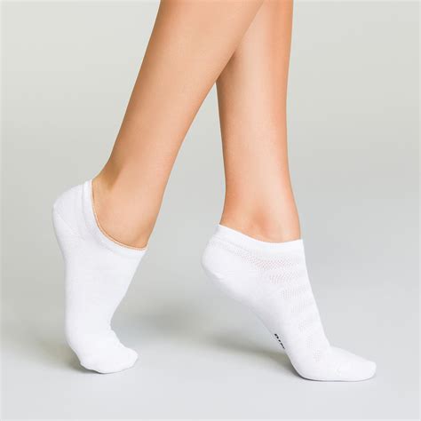 2 pack women s white ankle socks in cotton with lurex