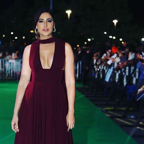 Nargis Fakhri Flaunts Her Curves At Iifa Awards 2017 Photos Images