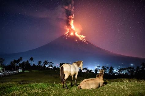 volcanos earthquakes  ring  fire explodes  activity