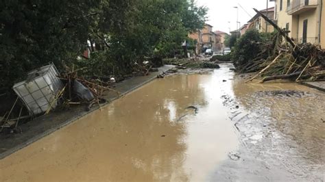heavy rain floods lash italy    dead  tuscany ctv news