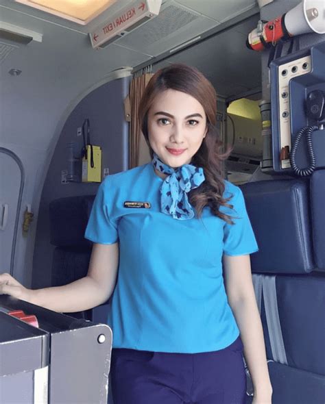 7 Foto Pramugari Indonesia Ini Cantiknya Bisa Bikin Para Cowok Nge Fly