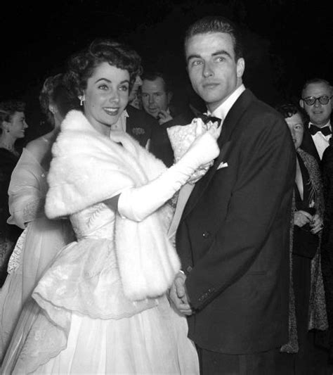 See 9 Gorgeous Rare Photos Of Elizabeth Taylor Famous