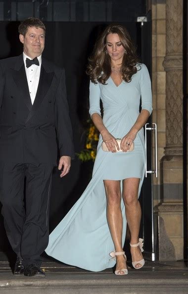 kate middleton gown show her second pregnancy celebrity fashion outfit trends and beauty tips