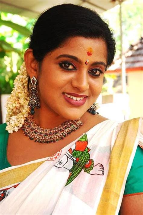 Malayalam Serial Actress Veena Nair Hot New Photos In