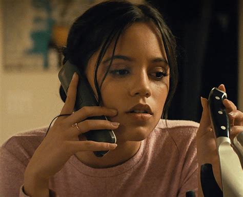 who plays tara in scream jenna ortega 21 facts about the wednesday
