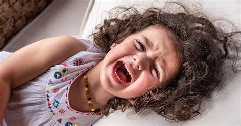handling toddler tantrum toddlers preschoolers discipline