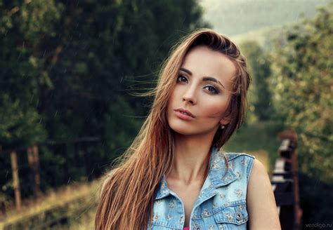 women face looking at viewer long hair women outdoors evgeniy